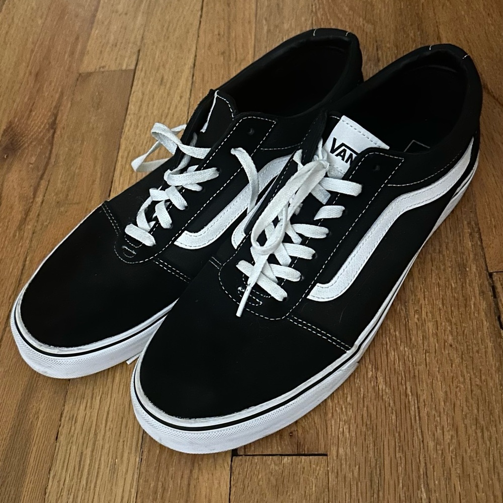 Vans Men's Black and White Sneakers